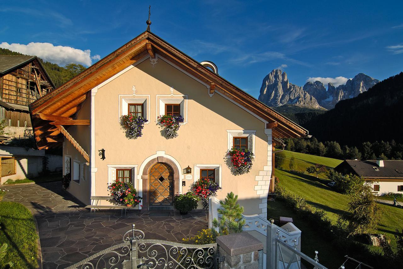 Hotel Ansitz Jakoberhof Ortisei Exterior foto